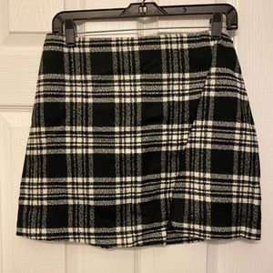Abercrombie & Fitch Black and White Plaid Mini Skirt - Size 6